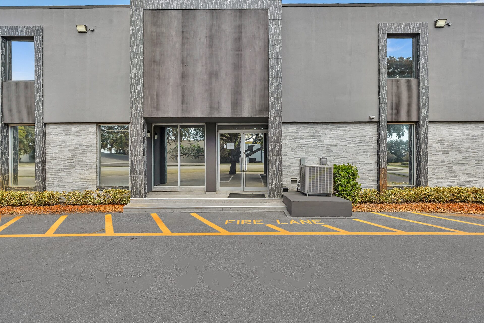 Main entrance to Pompano Executive Rentals office suites