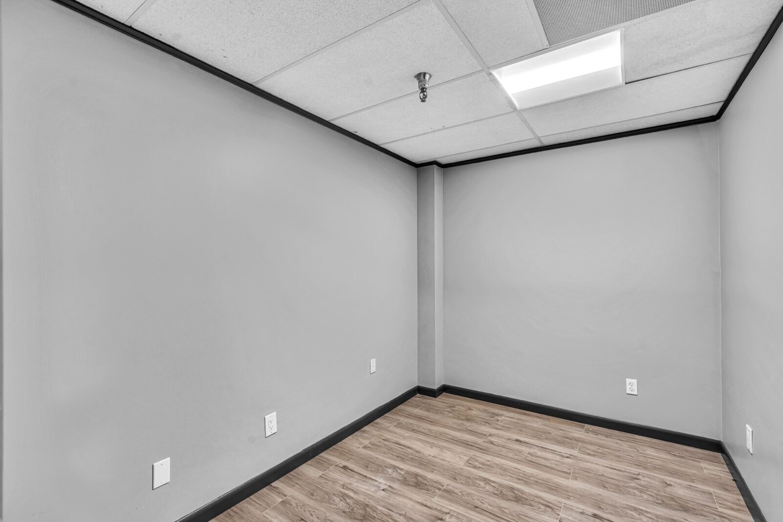 Private executive office suite available for rent in Pompano Beach FL
